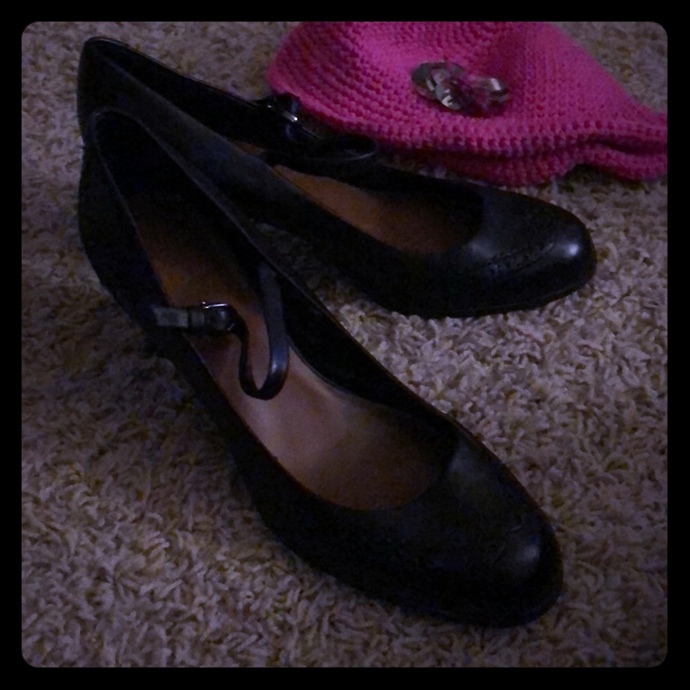 Mary Jane kitten heels!